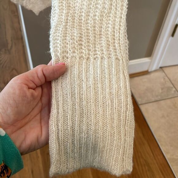 Aeropostale Knit V-Neck Cream Gold Sparkle Sweater - Picture 4 of 9